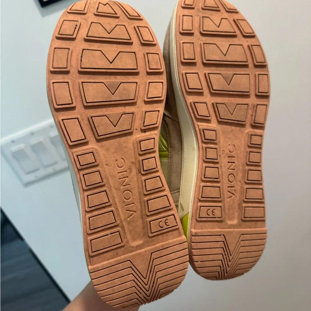 Vionic Women’s Rechelle Nude Leather Retro Colorful Casual Lace-Up Sneakers - Picture 2 of 6